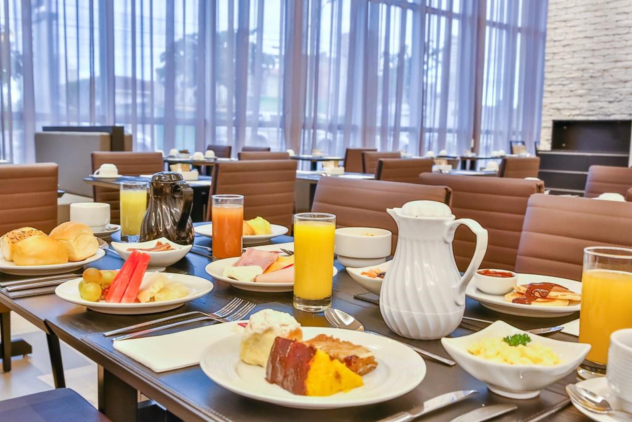 Transamerica Collection 戈亚尼亚 外观 照片 A breakfast buffet