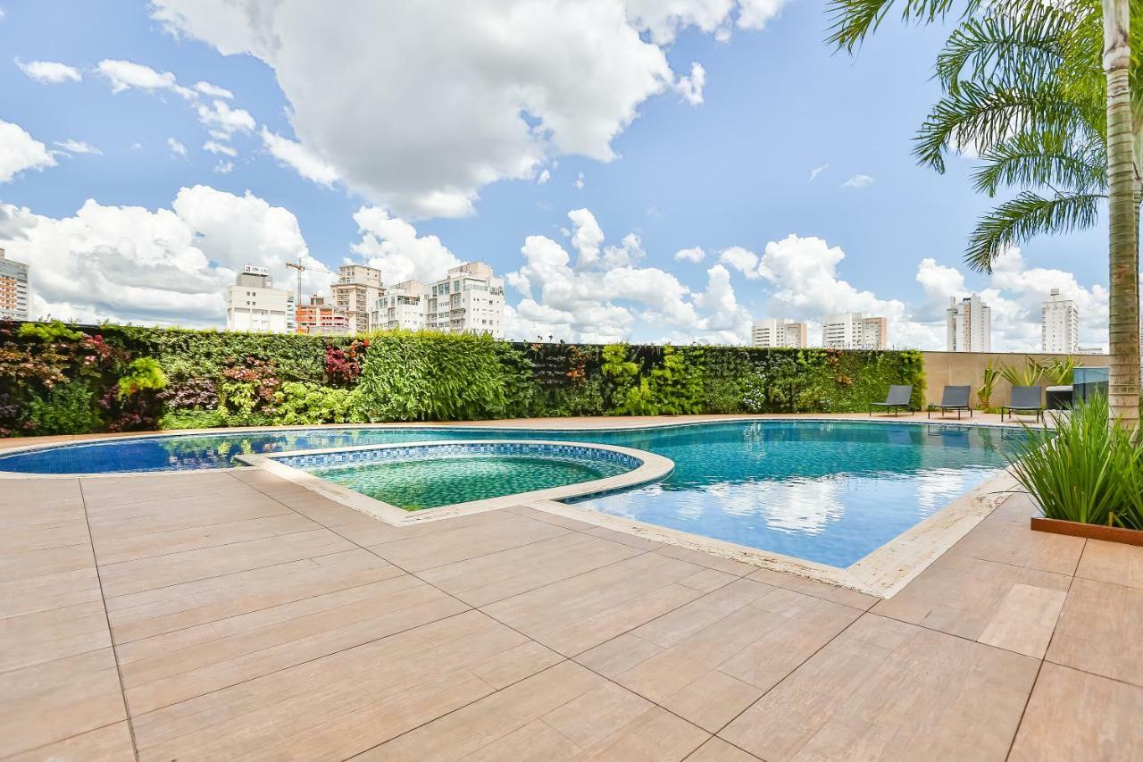 Transamerica Collection 戈亚尼亚 外观 照片 A swimming pool in a condominium in São Paulo, Brazil