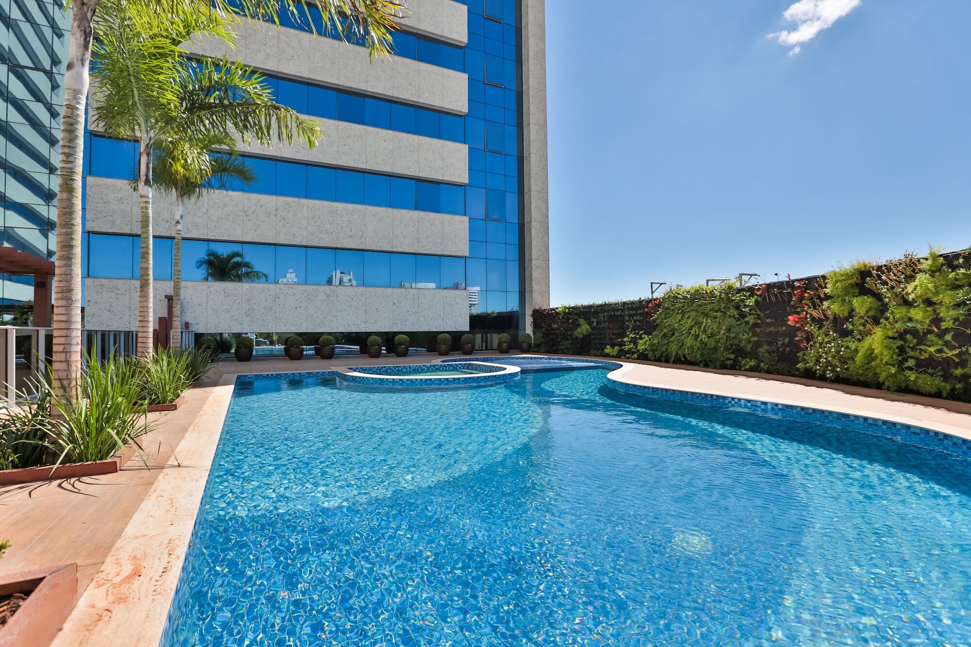Transamerica Collection 戈亚尼亚 外观 照片 The pool at the hotel